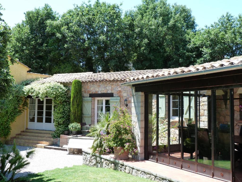 Le Mas Du Pere La Motte  Ruang foto