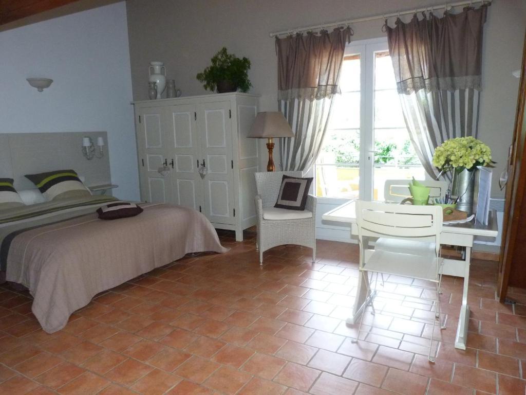 Le Mas Du Pere La Motte  Ruang foto